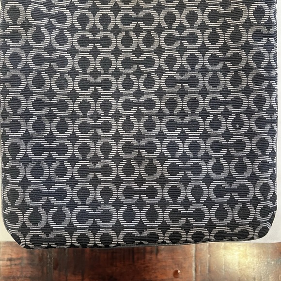 Coach Madison Art Needlepoint Swingpack signature jacquard fabric leather trim. - Picture 4 of 9